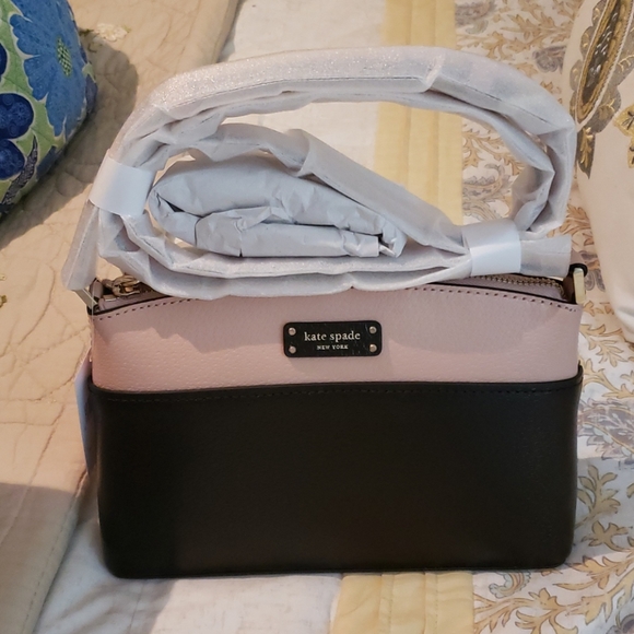 kate spade Handbags - Kate Spade crossbody with change wallet